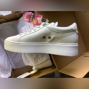 Roxy Sneakers Sneakers Size 7.5 White. Brand New in box.
